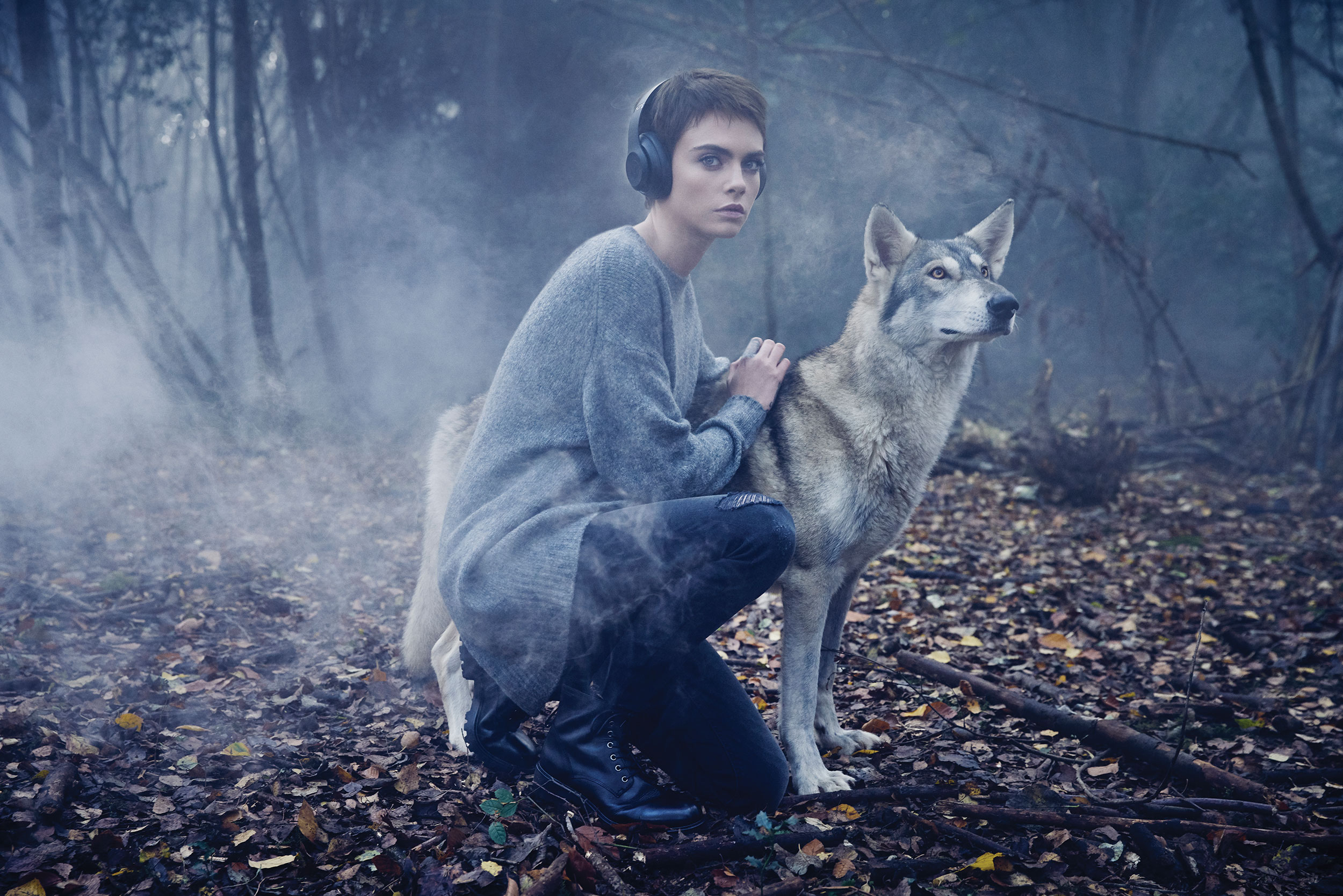 SATN_CARA_DELEVINGNE_SW_BLACK_WOODS_WOLF_WITH_HEADPHONES_051